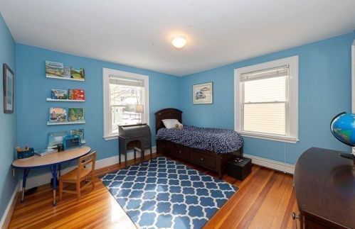 24 Walnut Pl, Newton MA 02460-1819 exterior