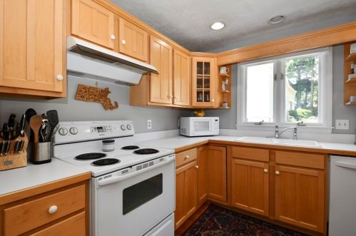 21 Grafton St, Shrewsbury MA  01545-5614 exterior