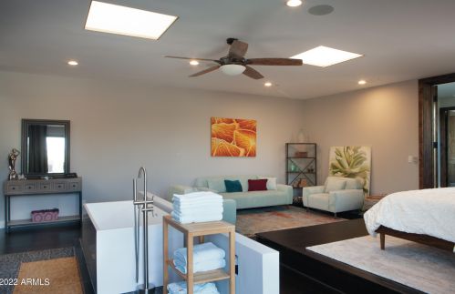 4621 Camelback Rd, Phoenix AZ 85033-1534 exterior