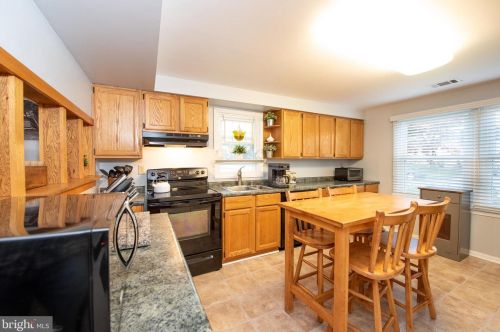 6605 Windsor Ct, Columbia MD 21044-4102 exterior