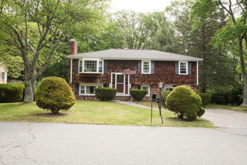 18 Briarwood Dr, Taunton, MA 02780-3754