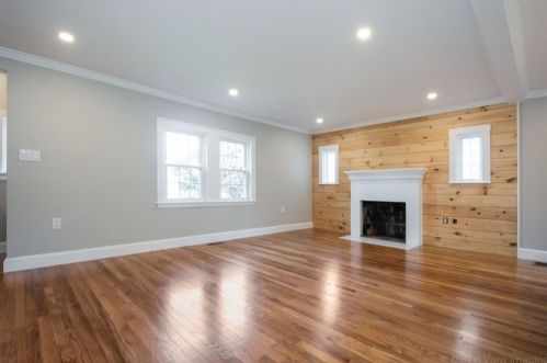 214 Riverside Dr, Dedham MA  02026-6932 exterior