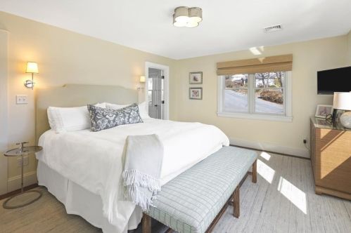 14 Otis Hl Rd, Hingham MA 02043-4510 exterior