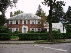 69 Evelyn Rd, Newton, MA 02468-1212