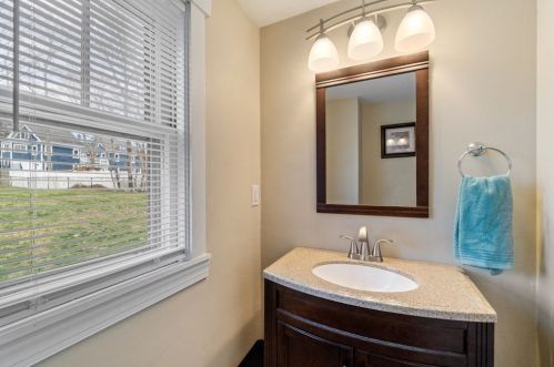 79 Border St, Dedham MA 02026-3601 exterior