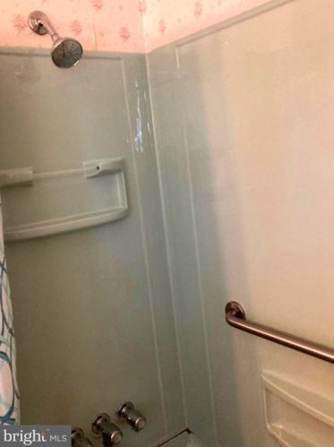 124 Military Dr, West Deptford NJ 08063-1507 exterior