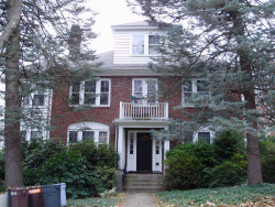 15 Holland St, Newton, MA 02458-1820