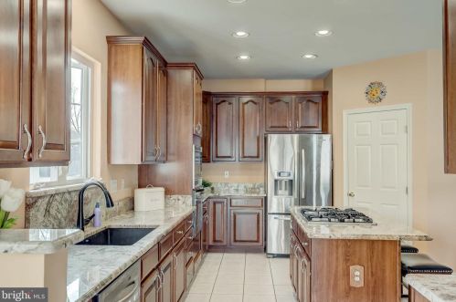 6920 Mystic Wood Way, Columbia MD 21044-4914 exterior