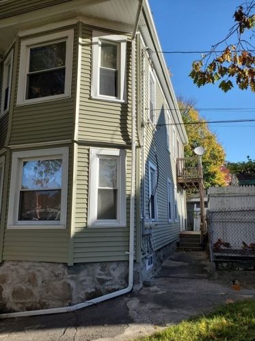 35 Oakland Ave, Methuen MA  01844-3723 exterior