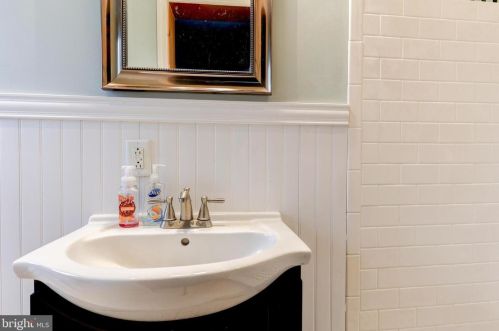 501 Broadway, West Deptford NJ 08093-1170 exterior