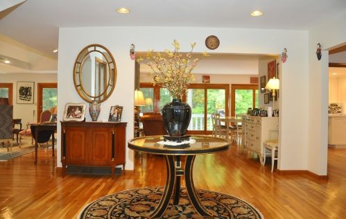 4 Crestview Ln, Milton MA  02186-3640 exterior