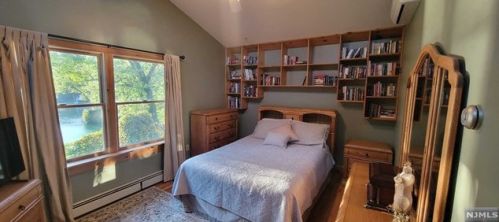 125 Upper Lakeview Ave, Skyline Lakes NJ  07456-2831 exterior