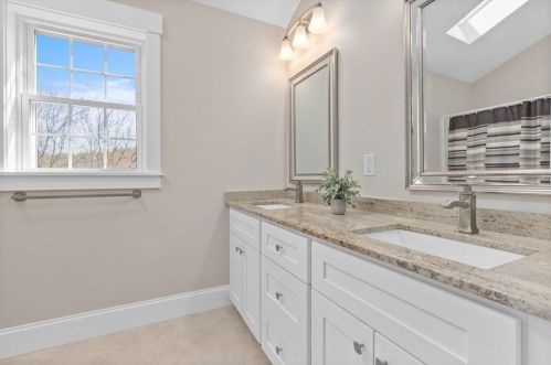 54 Cushing St, Hingham MA 02043-3625 exterior