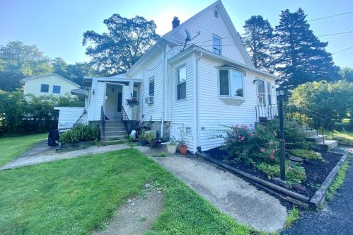 6 Echo St, Worcester, MA 01604-3584