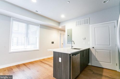 1216 5th St, Philadelphia, PA 19147-5232