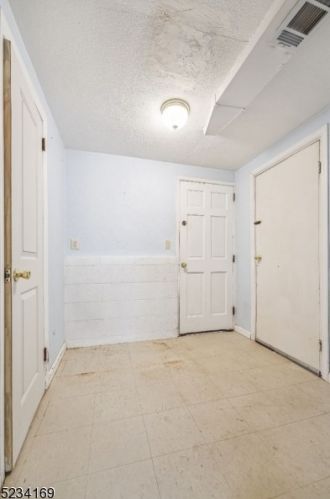 24 Dixon Pl, East Hanover NJ 07936-3049 exterior