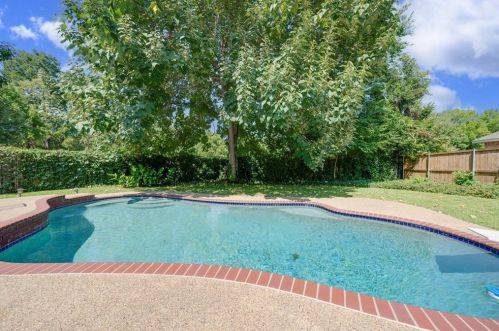 418 Country Vw Ln, Garland TX 75043-5608 exterior