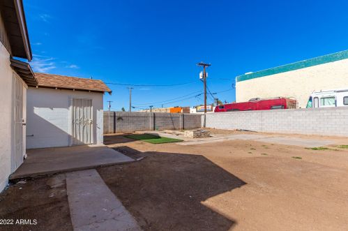 2502 Edgemont Ave, Phoenix AZ 85035-1716 exterior