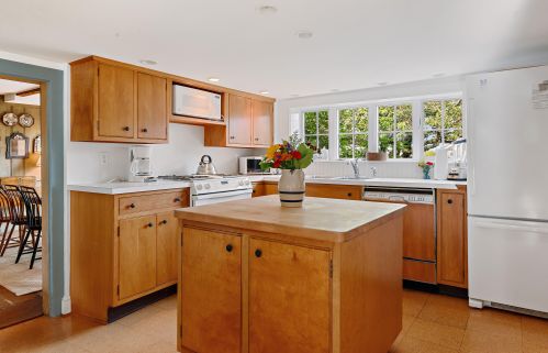 156 Chatham Bars Ave, Chatham MA 02633-2343 exterior