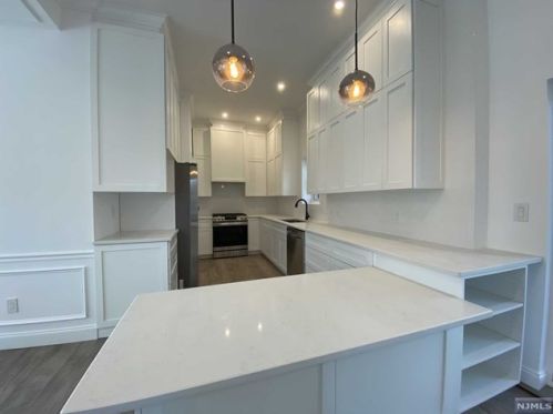 73 Merritt Ave, Cresskill NJ  07626-2419 exterior