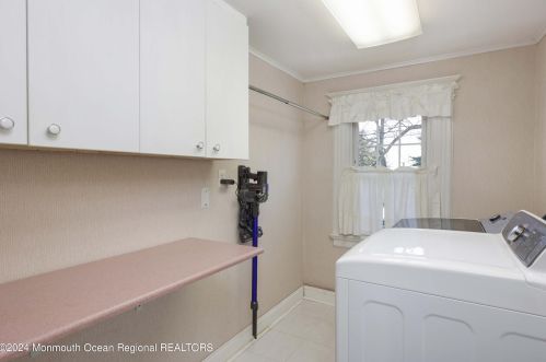 215 Silverside Ave, Little Silver NJ 07739-1713 exterior