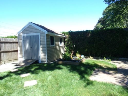 22 Coury Dr, New Bedford MA  02743-1972 exterior