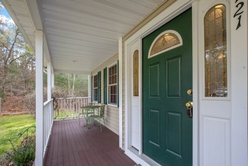 121 Wareham Rd, Plymouth, MA 02360-3234