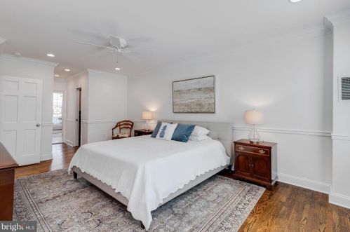 335 6 St, Philadelphia PA 19140-4560 exterior