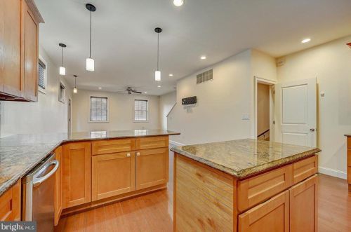 985 6th St, Philadelphia PA  19123-1405 exterior