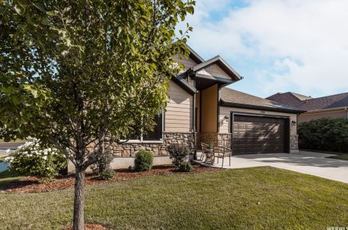 733 Clb Oaks Dr, Sandy UT 84070 exterior