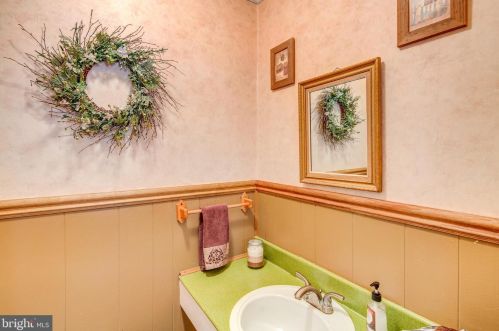 160 Laurel St, West Deptford NJ 08096-1835 exterior