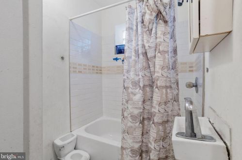 61 Hopkins St, West Deptford NJ  08096-2438 exterior