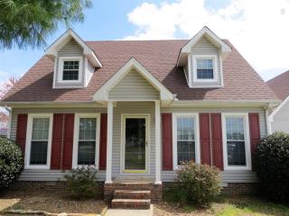 14 Village Park Dr, Fayetteville, TN 37334-6879