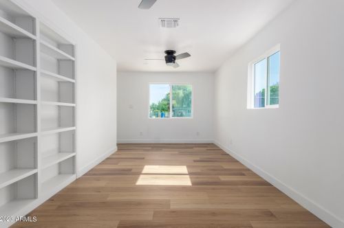 2544 Clarendon Ave, Phoenix AZ 85033-4124 exterior