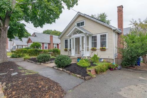 38 Glendale Rd, Milton, MA 02186-4717