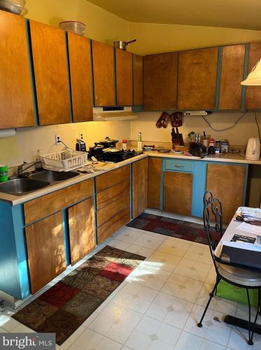 711 Edgewater Ave, West Deptford, NJ 08093-1241