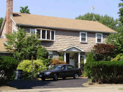 811 Watertown St, Newton, MA 02465-2127