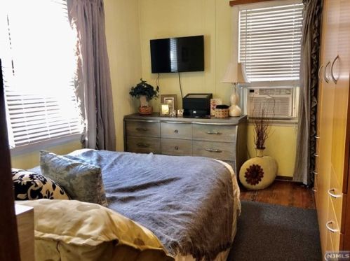 48 Dukes St, Kearny NJ 07032-3928 exterior