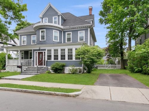 6 Rowe St, Newton, MA 02466-1508