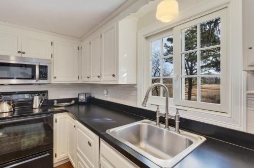 360 Windjammer Ln, Eastham MA 02642-3436 exterior