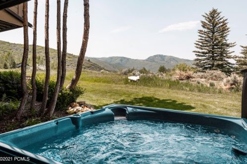 2161 Fenchurch Dr, Park City UT 84060-7822 exterior