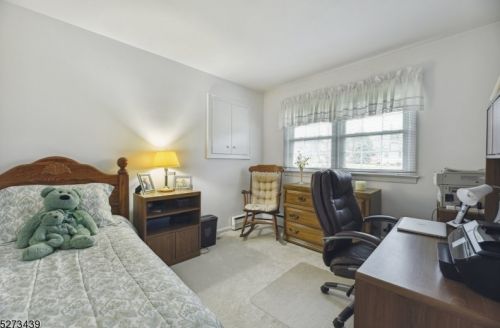 47 Ronald Dr, East Hanover NJ  07936-1420 exterior