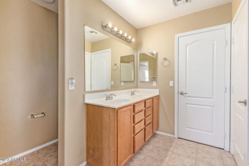 1805 94th Ave, Phoenix AZ  85037-4279 exterior