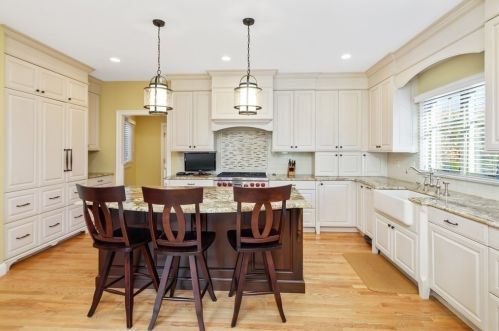 28 Raynor Dr, Hingham MA 02043-4882 exterior