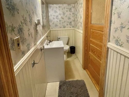 8 Hadwen Ln, Worcester MA 01602 exterior