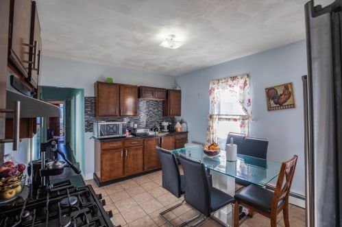 49 Pearl St, Everett MA 02149-1105 exterior