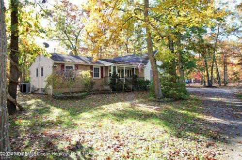 1062 Lakehurst Ave, Jackson Twp NJ 08527-5250 exterior