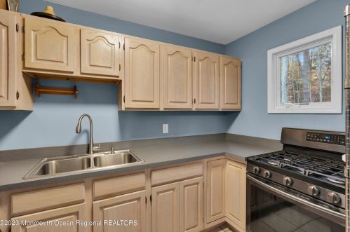 6 Pitney Ln, Jackson Twp NJ 08527-2933 exterior