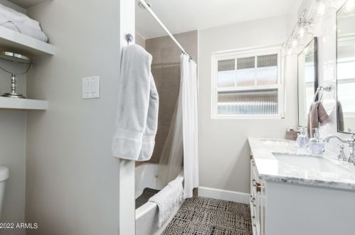 4231 Catalina Dr, Phoenix AZ 85031-3726 exterior