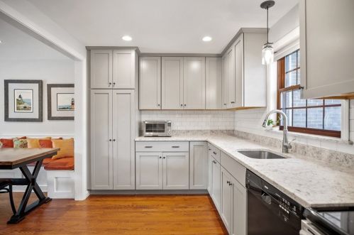 150 Walnut St, Newton, MA 02460-1627